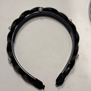 Black and White Textured Hair Accessory